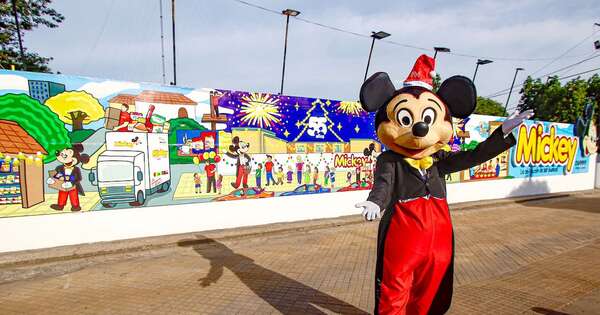 Mickey, el ratón que alegra la Navidad