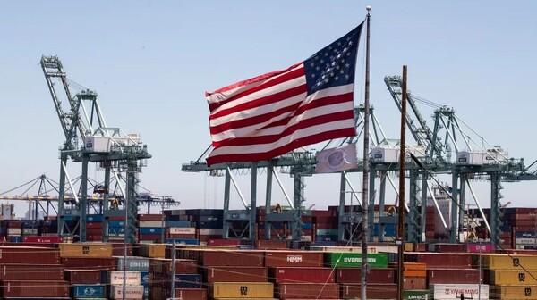 Trump pretende aumentar 100% los aranceles a productos importados
