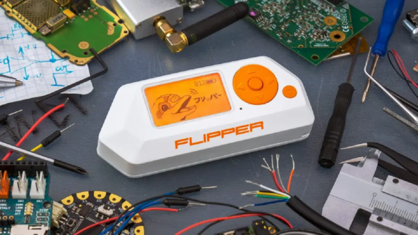 El peligro de Flipper Zero, aparato en forma de juguete que sirve para robar autos de alta gama