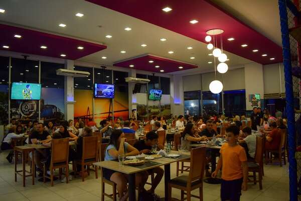 Aumento de turistas del extranjero dinamiza el rubro gastronómico de Encarnación - Negocios - ABC Color