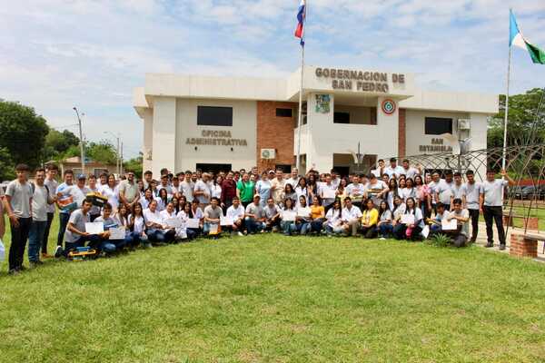 Sinafocal entregó más de 350 certificados profesionales y kits para el trabajo en San Pedro - .::Agencia IP::.