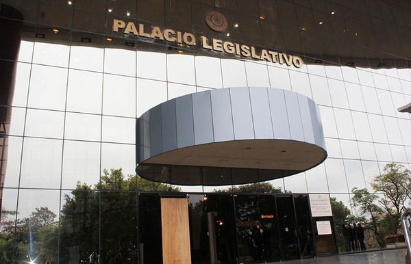 Prolongar periodo presidencial en el Congreso no es ilegal, dice legislador