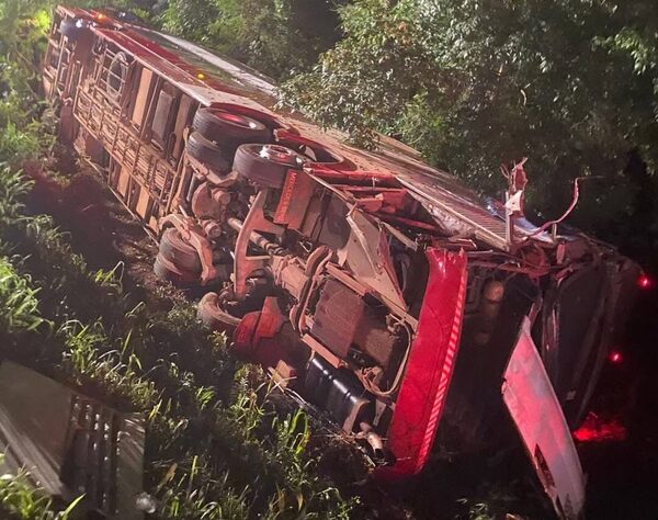 ESTUDIANTES DE MAYOR OTAÑO SUFREN ACCIDENTE EN BRASIL TRAS VUELCO DE BUS