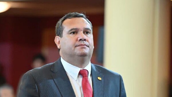 Senador Derlis Maidana reivindica autoaumento de G. 6 millones: "No es un privilegio"