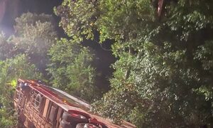 Colectivo con estudiantes paraguayos rumbo Camboriú volcó en Brasil: igual irán a la playa