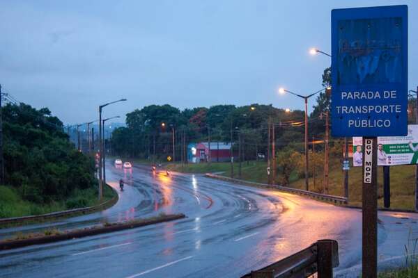 Intensas lluvias presentes en Itapúa desde la madrugada de este lunes - Clima - ABC Color