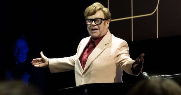 Diario HOY | Elton John afirma que no pudo ver su musical por una infección en el ojo