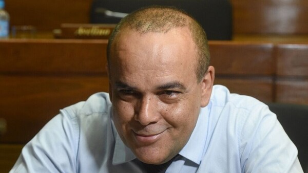 Prolongan el mandato de Basilio Núñez en el Senado
