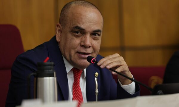 En sesión fugaz prolongan mandato de “Bachi” Núñez e integran mesa directiva del Senado hasta el 2027