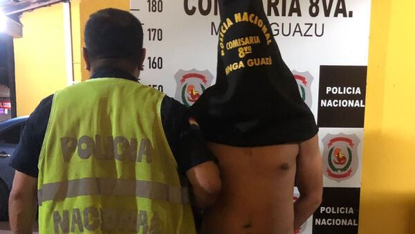 Redujeron a golpes a borracho que exhibía sus partes íntimas a niños