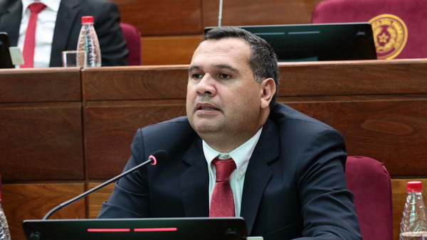 Polémica por el autoaumento de G. 6 millones