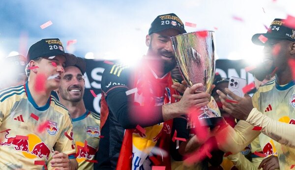 Versus / Carlos Coronel, el ídolo del momento en New York Red Bulls