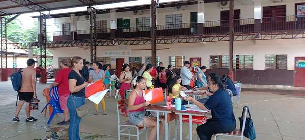 Adelanto de inscripciones escolares, cobro irregular y largas filas en Ciudad del Este - ABC en el Este - ABC Color