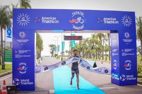 Yhondayner Gómez y Susana Guillén siguen dominando el triatlón nacional