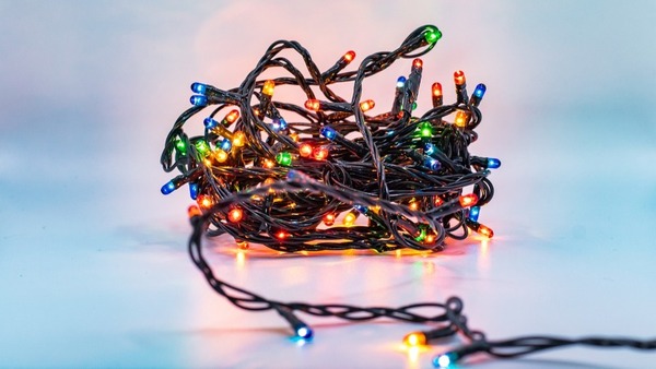 Advierten sobre riesgos de luces navideñas: "Tienen su vida útil" - Unicanal