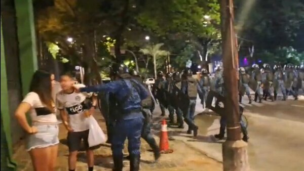 Habló hincha sopapeado por el policía: "¿Quién nos va a cuidar?"