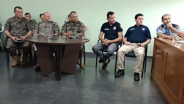 Junta Departamental se reúne con jefes policiales para planificar estrategias de seguridad