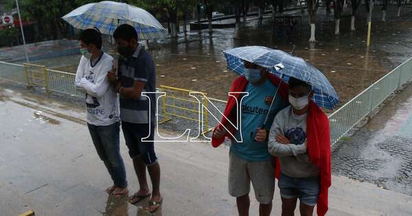 Diario HOY | Instan a protegerse de la lluvia durante la peregrinación a Caacupé