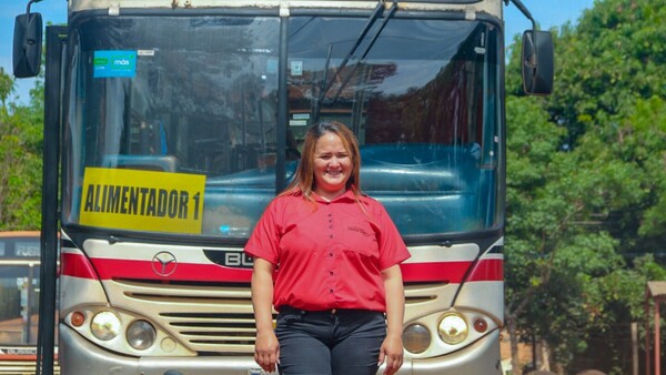 Minga Guazú: Mujeres toman el volante del transporte público