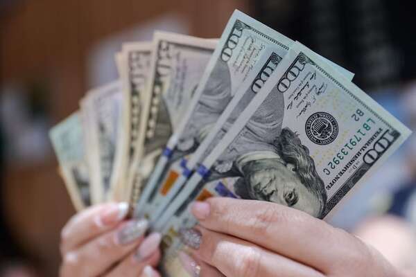 Dólar en alza en el inicio de las operaciones de diciembre - Negocios - ABC Color