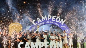 Los cuatro futbolistas que están en la puerta de salida en el campeón
