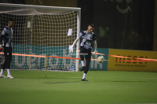 Versus / El arquero que llega a Olimpia para competirle a Gastón Olveira