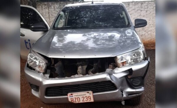 Camioneta de la empresa Tigo protagoniza accidente de tránsito