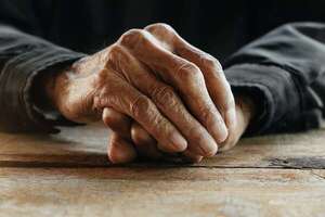 Más muertos que vivos en nueva lista de adultos mayores pensionados - Política - ABC Color