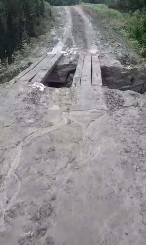 Video: lluvias traen alivio al campo, pero empeora los caminos en Ñeembucú - Nacionales - ABC Color