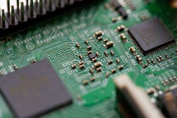 EE.UU. anuncia nuevas restricciones a China para frenar su avance en microchips avanzados - Mundo - ABC Color
