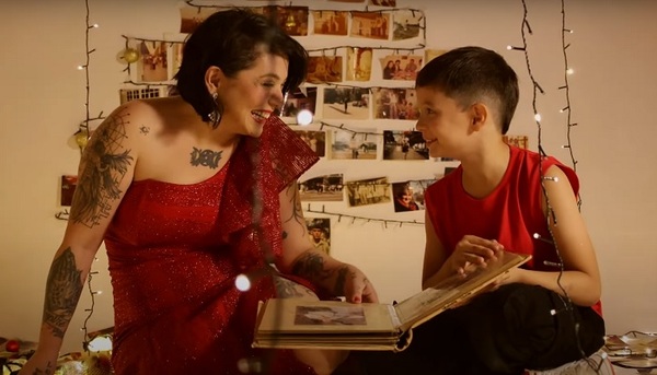 Andrea Valobra habló de su nuevo tema que explora la ausencia en Navidad - Teleshow