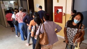 “Seis millones más para esos vagos y yo no tengo para mis laboratorios”