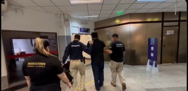 Dominicano fugado de cárcel argentina cae en control migratorio del Aeropuerto Silvio Pettirossi - 1000 Noticias