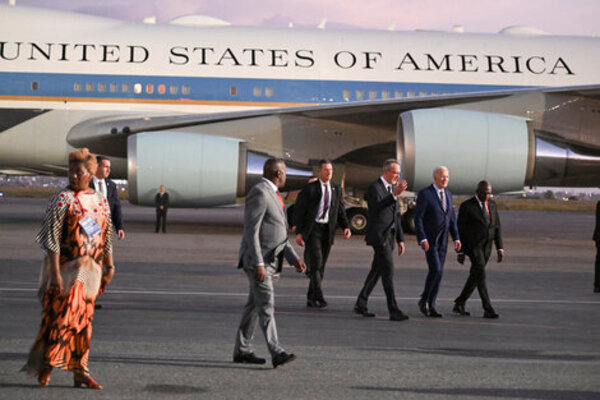 Biden llegó a Angola para impulsar una reducción de la dependencia de China - .::Agencia IP::.