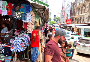 Empresarios piden la construcción de un gran “shopping para los mesiteros” - La Clave