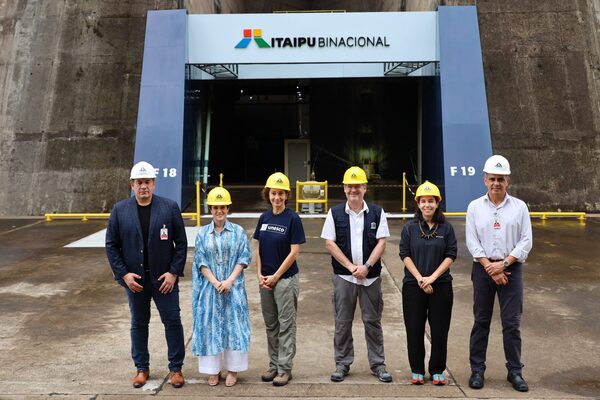 Directora general de la Unesco visitó Itaipu y destacó su aporte energético y ambiental - La Clave