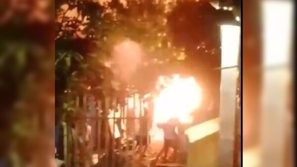 Quiso espantar mosquito y quemó cinco casas