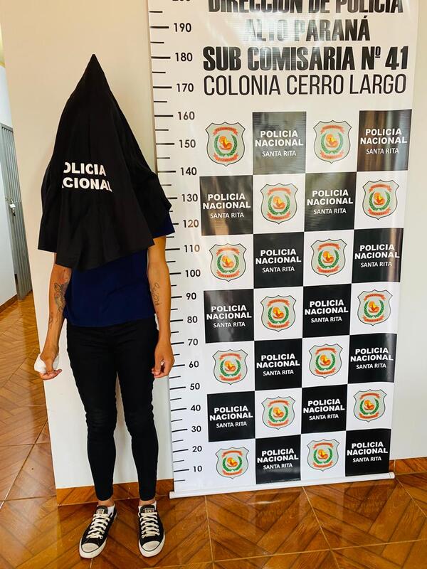 Con una botella rota, joven intentó matar a su madrastra - trece