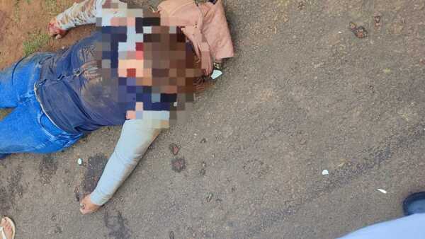 “Y voló...”: una joven se cayó de la moto por culpa del viento