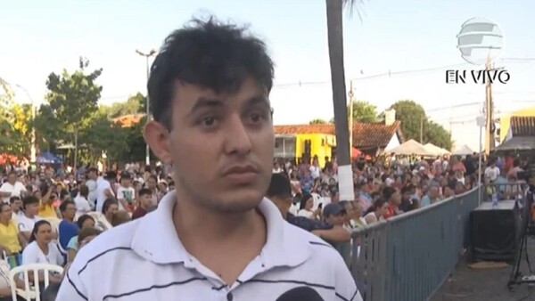 Joven pide ayuda a la Virgen de Caacupé para conocer a su papá