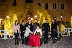 Alberto y Charlene de Mónaco, con sus hijos, encendieron las luces de Navidad en el Principado - Gente - ABC Color