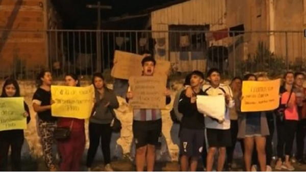 Acusan a delegada de apropiarse de fondos para la colación de su promoción - Noticiero Paraguay