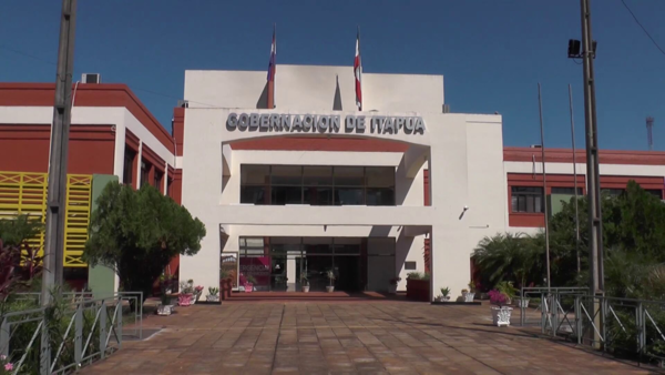 Gobernación de Itapúa da inicio a las celebraciones navideñas con el encendido del árbol y la Feria Navideña