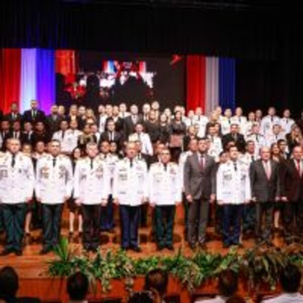 Presidente Peña encabezó el egreso de 108 profesionales del Instituto de Altos Estudios Estratégicos :: Presidencia de la República del Paraguay