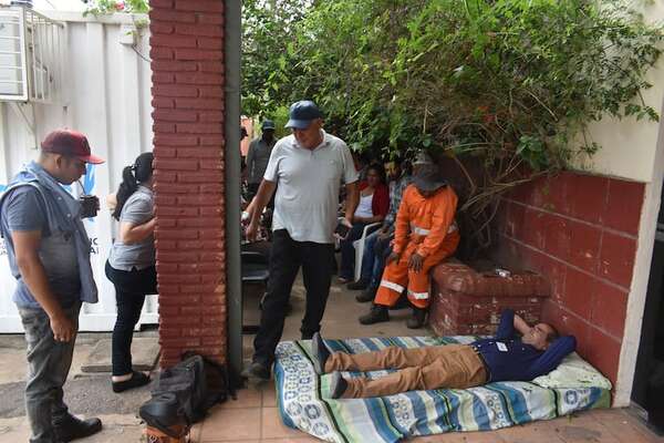 Ayolas: manifestación de funcionarios municipales pasa a cuarto intermedio - Nacionales - ABC Color