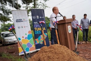 GOBERNACIÓN DE ITAPÚA INICIA EMPEDRADO EN EL BARRIO PALOMA, NATALIO - Itapúa Noticias
