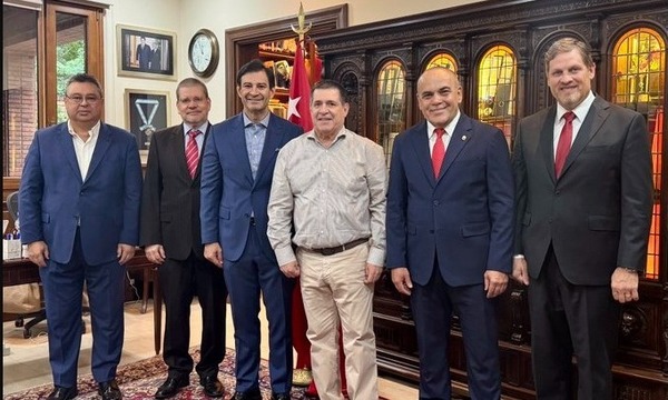 Tras asegurar su reelección en el Congreso: “Bachi” Núñez visitó Horacio Cartes