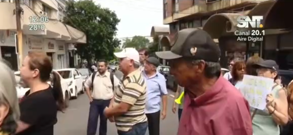 Manifestación en la Caja Municipal - SNT