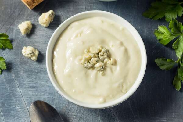 Esta salsa de queso azul y pimentón es perfecta para ensaladas - Gastronomía - ABC Color