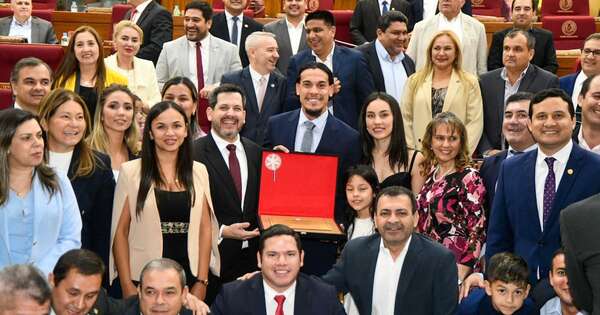 La Nación / Diputados entrega condecoración “Arsenio Erico” a Gustavo Gómez